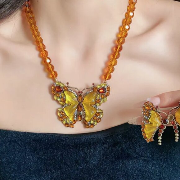 BOUTIQUE BUTTERFLY NECKLACE & EARRING SET - Picture 2 of 4